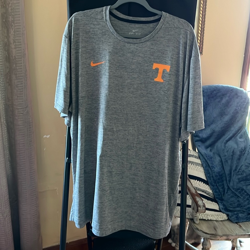 University of Tennessee Nike gray dri-fit shirt.